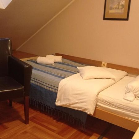 Car Royal Apartments And Rooms Novi Sad Buitenkant foto