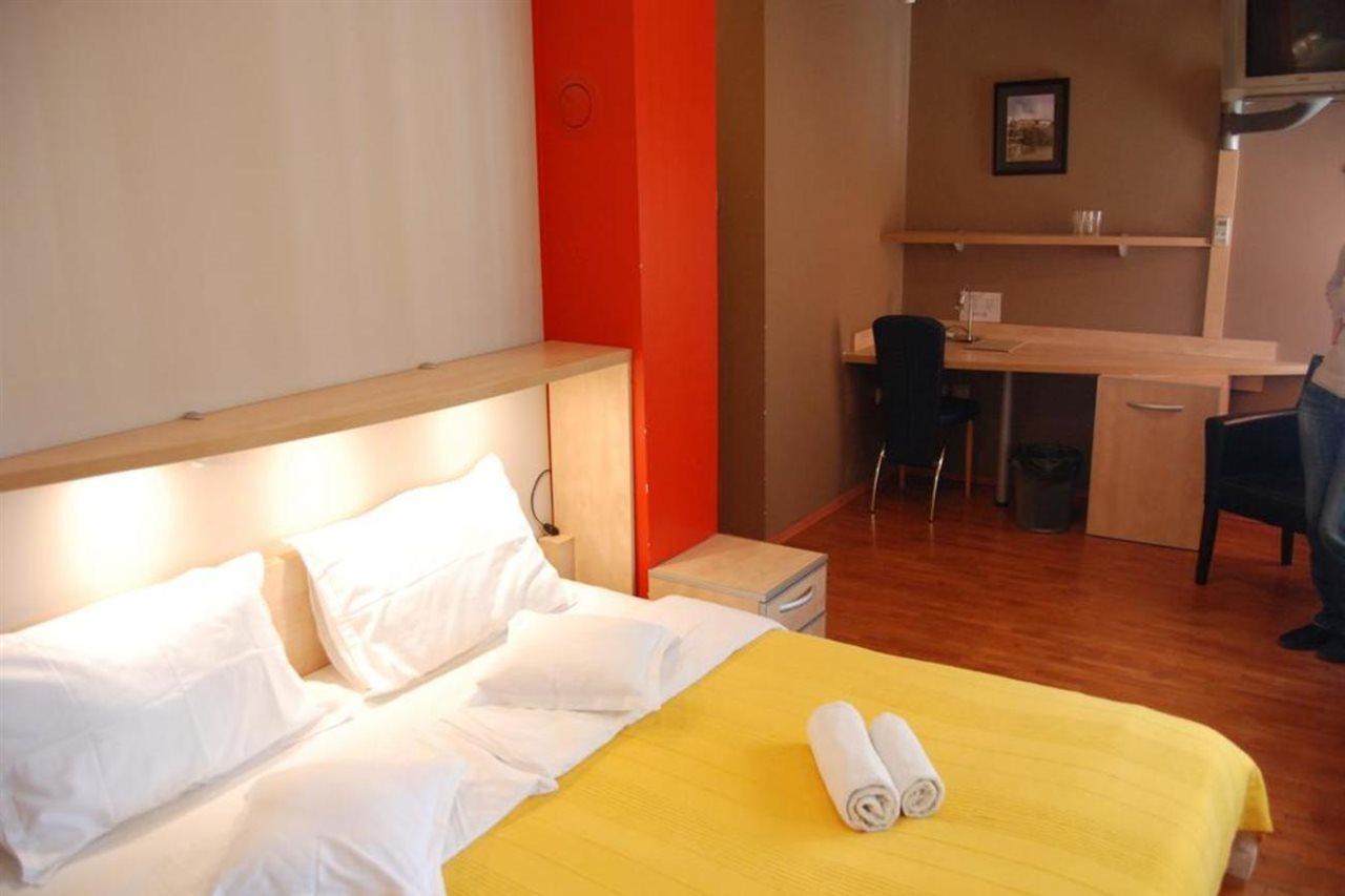 Car Royal Apartments And Rooms Novi Sad Buitenkant foto