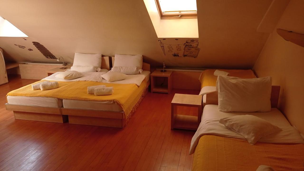 Car Royal Apartments And Rooms Novi Sad Buitenkant foto
