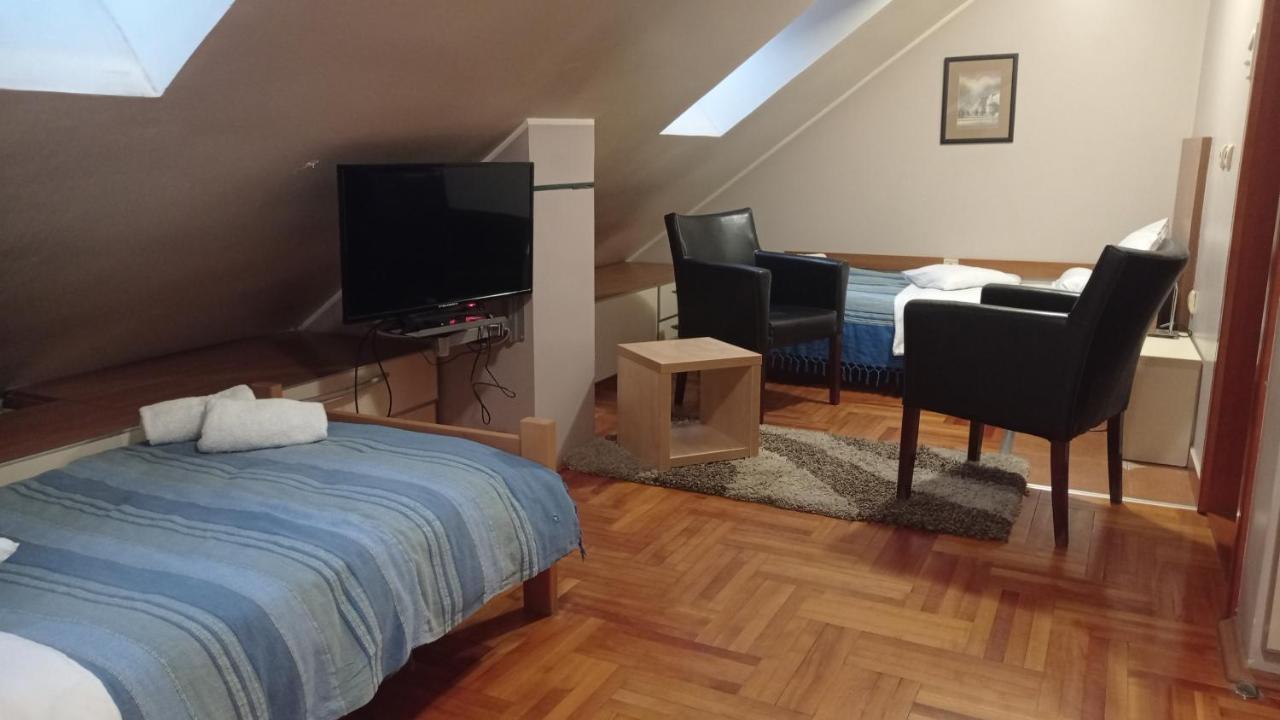 Car Royal Apartments And Rooms Novi Sad Buitenkant foto