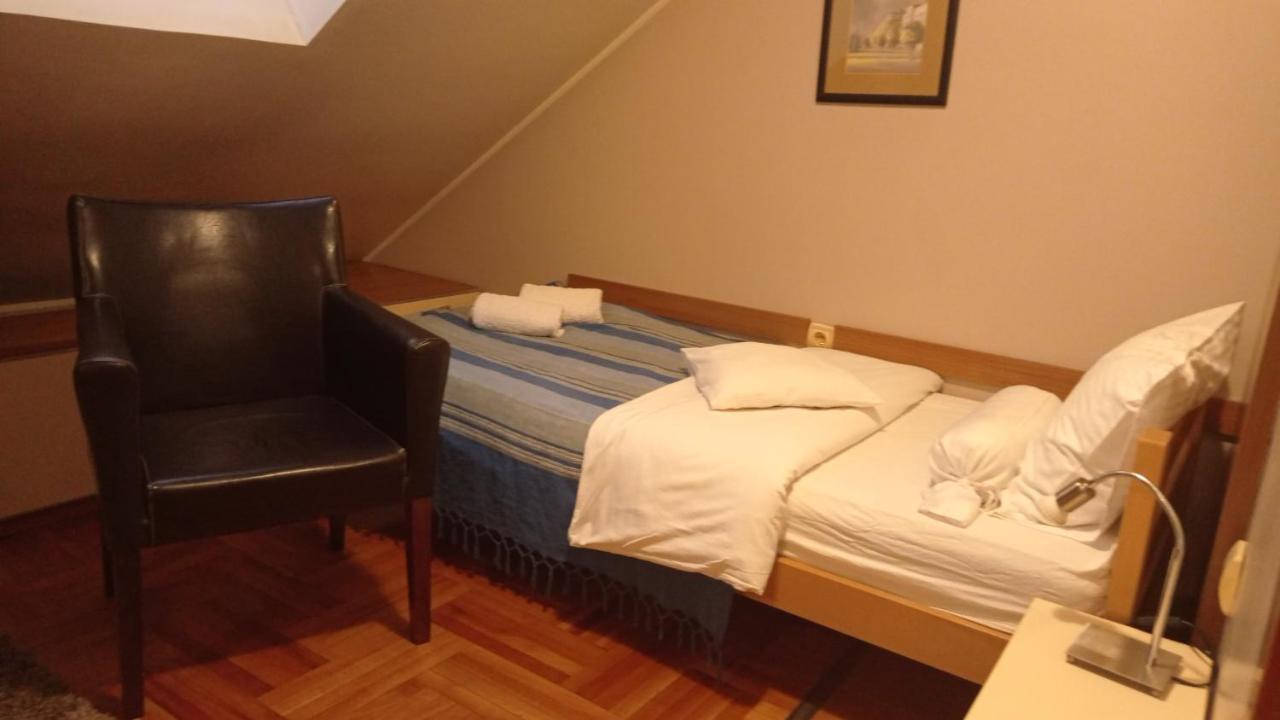 Car Royal Apartments And Rooms Novi Sad Buitenkant foto
