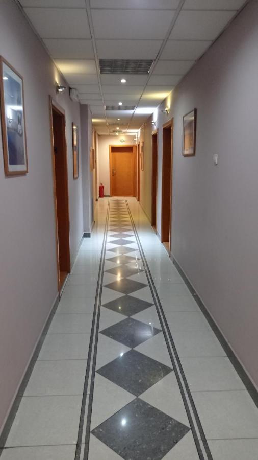 Car Royal Apartments And Rooms Novi Sad Buitenkant foto